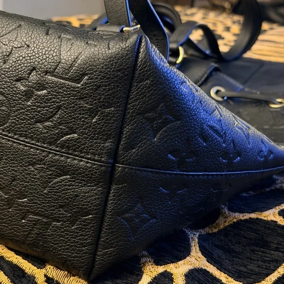 Authentic Louis Vuitton black montouris backpack GREAT CONDITION - Picture 11 of 16